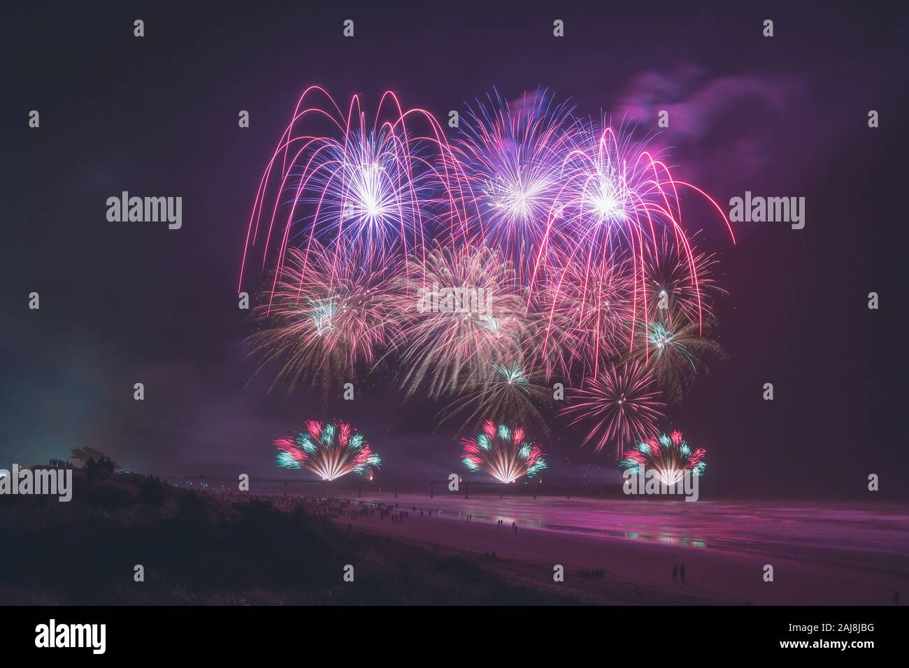 Fuochi d'artificio su New Brighton Pier, Nuova Zelanda Foto Stock