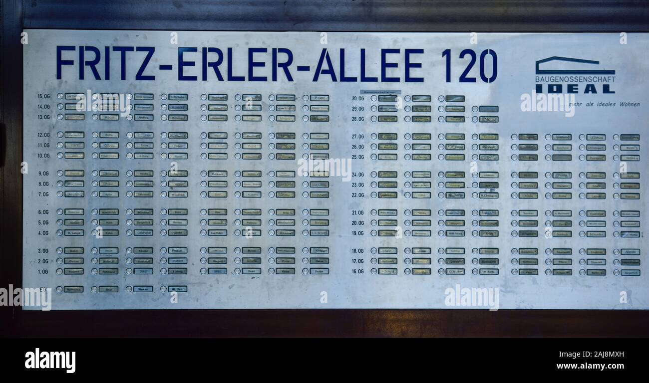 Klingelbrett, Wohnhochhaus ideale, Fritz-Erler-Allee 120, Gropiusstadt, Neukölln, Berlino, Deutschland Foto Stock