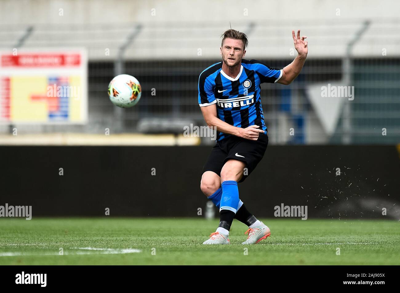 Lugano, Svizzera. 14 Luglio 2019: Milano Skriniar di FC Internazionale in azione durante la pre-stagione amichevole partita di calcio tra FC Lugano e FC Internazionale. FC Internazionale ha vinto 2-1 su FC Lugano. Credito: Nicolò Campo/Alamy vivere nuove Foto Stock