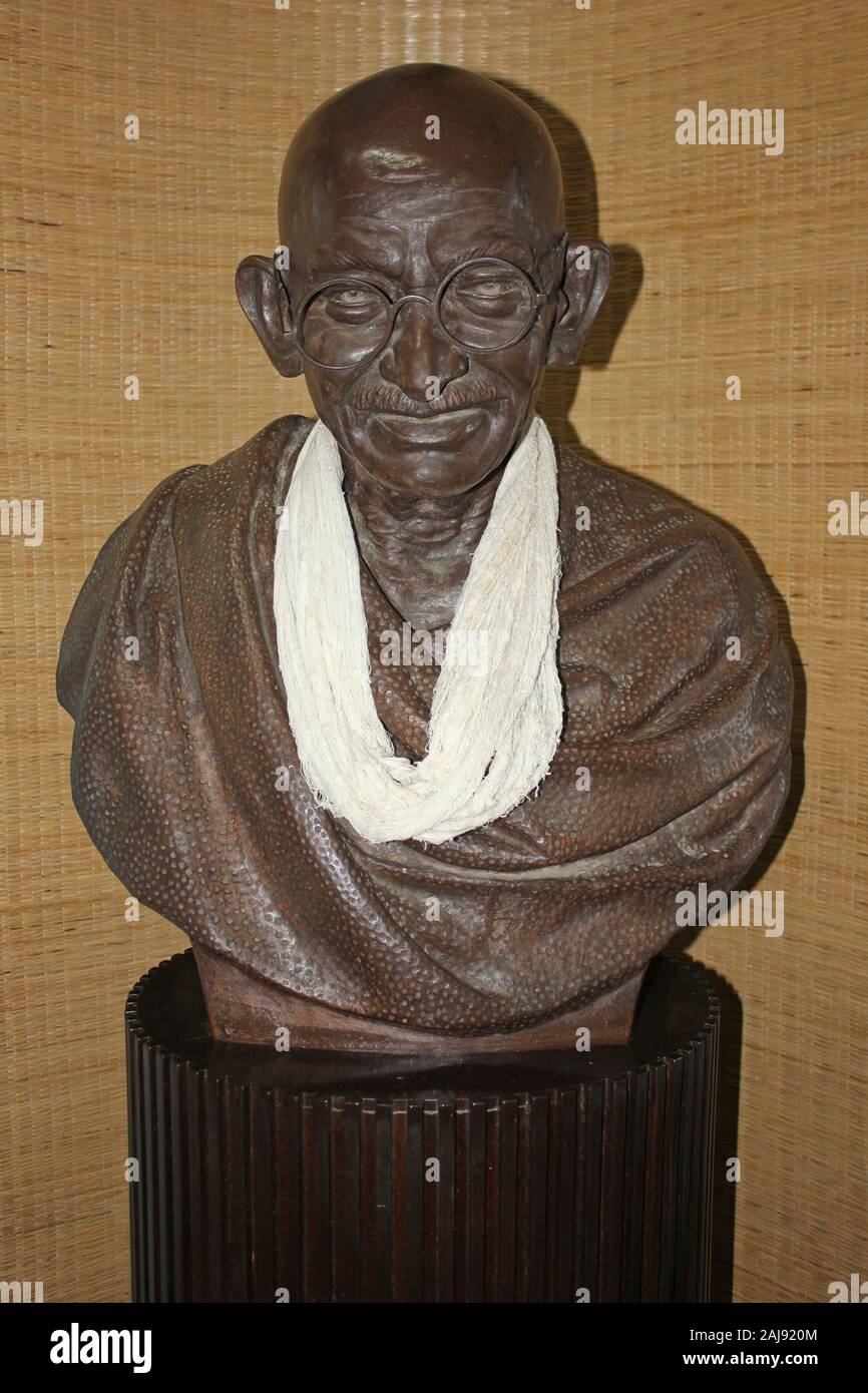 Busto del Mahatma Gandhi in mani Bhavan Gandi Museum, Mumbai, India Foto Stock