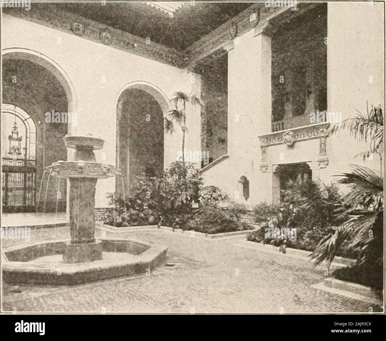 Il nostro paese e le sue risorse; . dell'Amer-icas, un grande salone di 100 piedi inlength e 70 metri di larghezza. Onthis piano sarà anche trovato theGoverning Accaparrare la camera e uffici.Nella parte posteriore della struttura principale isa sunken bellissimo giardino con una piscina formando la caratteristica centrale,e la costruzione del Pan-Amer-ican allegato costituisce lo sfondo.La piastrella effetti sono meravigliosi. Essa può anche essere chiesto di che cosa è themeaning di questa magnifica build-ing? Ciò che mi&LT; la sua storia, organiza tion ami scopo? La panamericana di unione (per-merly noto come InternationalBureau americano di repubbliche)era establis Foto Stock