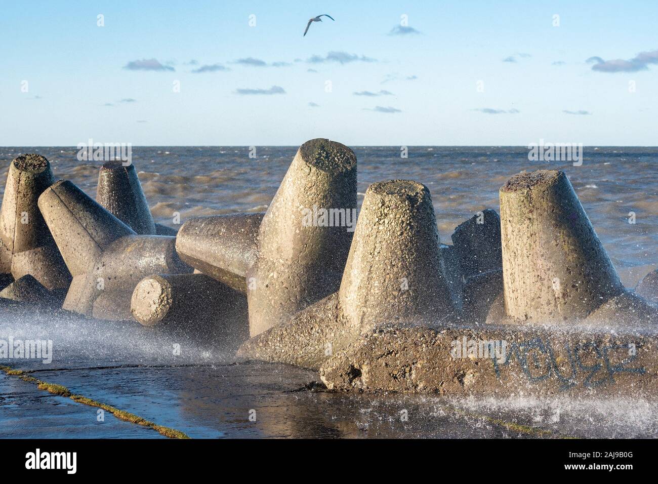 Liepaja porto molo nord in giorno tempestoso, Lettonia. Foto Stock