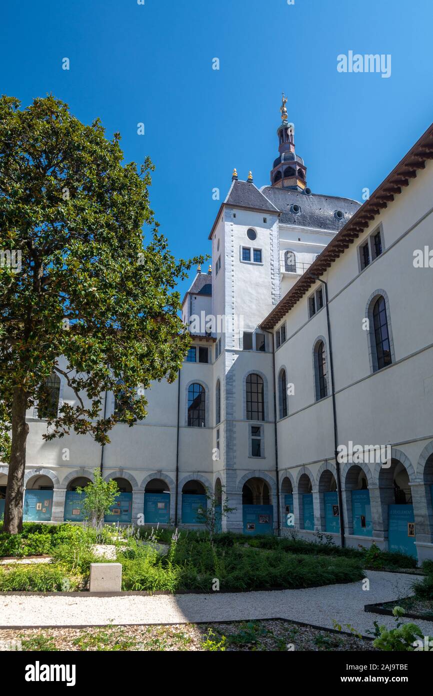 Lione, Francia - 18 Luglio 2018: Il nuovo Hotel-Dieu convertiti dopo 3 anni di lavori in un centro commerciale e un centro affari. L'ospedale fu eretto sul Foto Stock