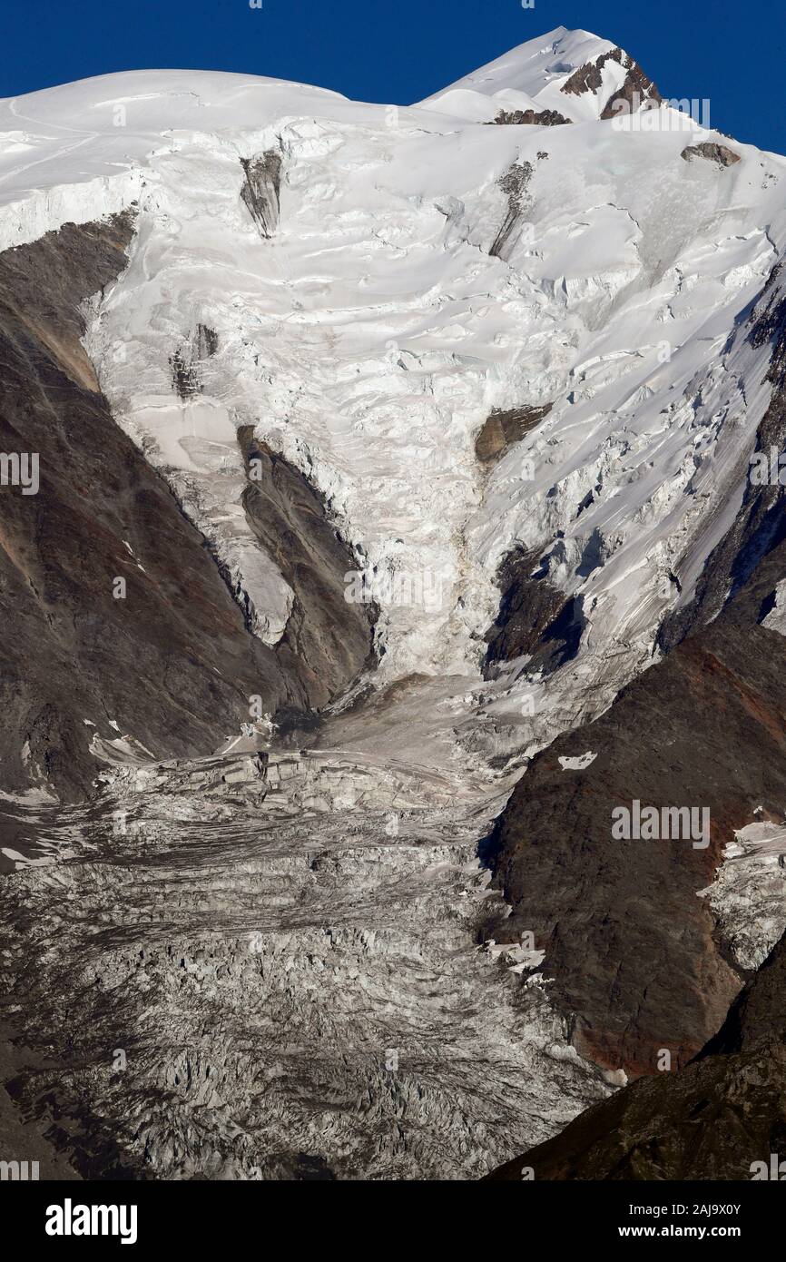 Il paesaggio delle Alpi francesi in estate Foto Stock