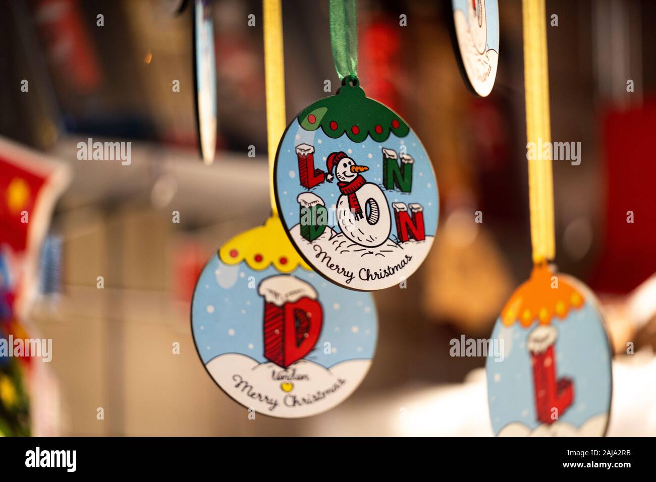 Dettaglio delle decorazioni di Natale sulla struttura ad albero. Foto Stock