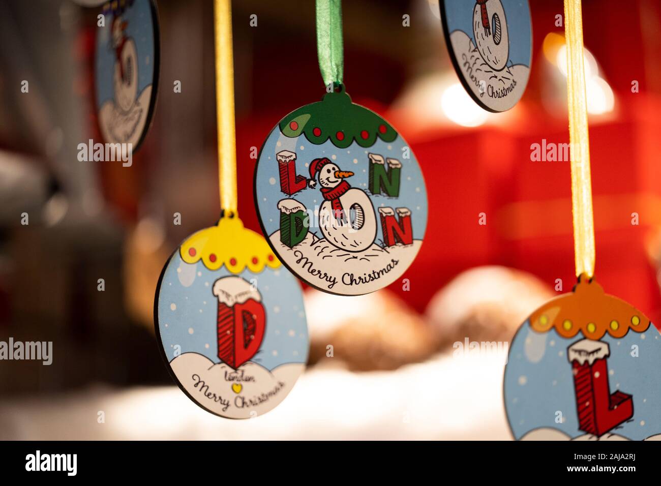 Dettaglio delle decorazioni di Natale sulla struttura ad albero. Foto Stock