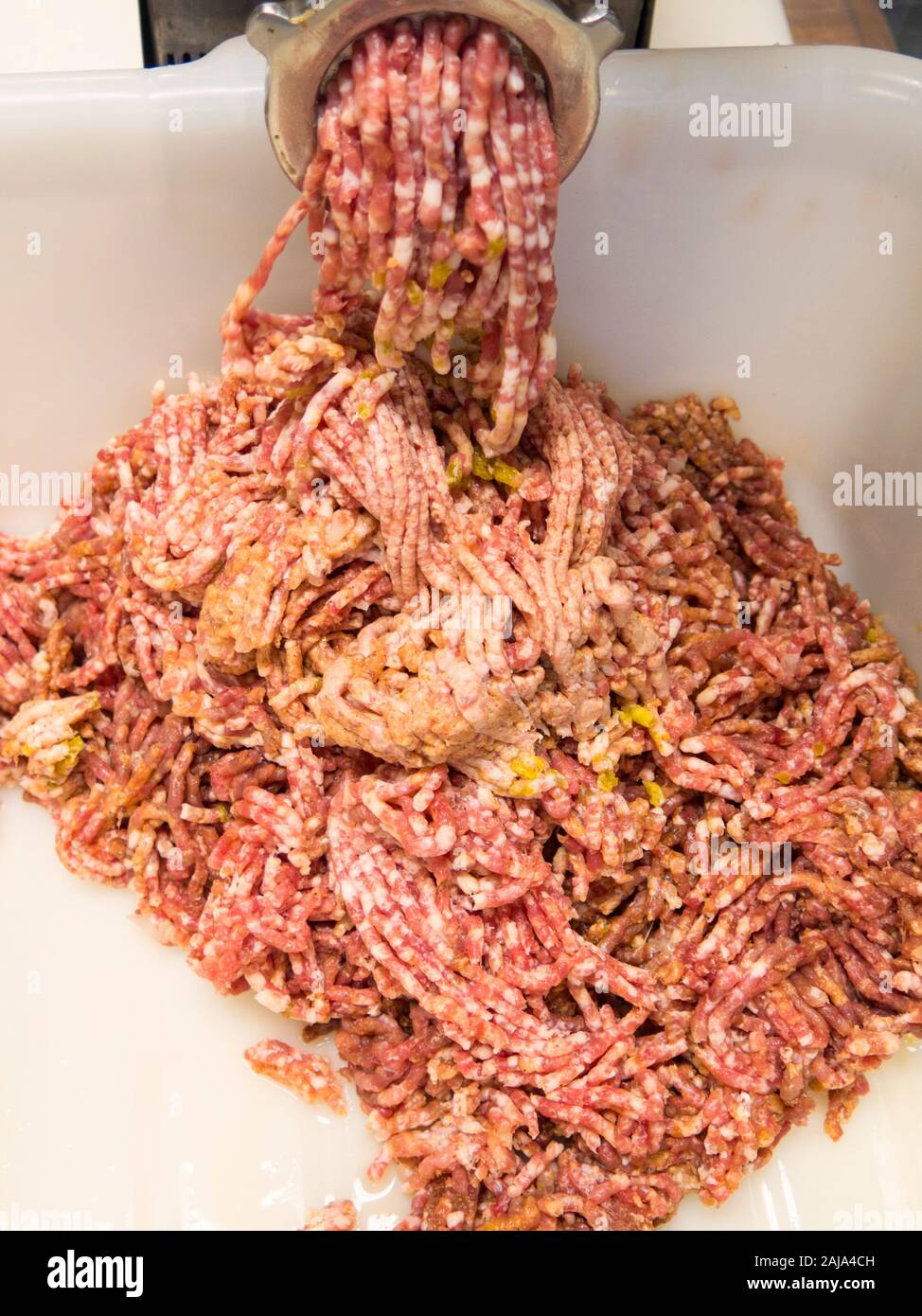 Macinazione di carni e spezie per salsicce Foto Stock