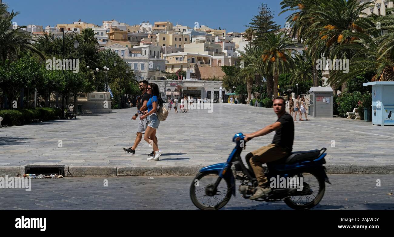 I turisti in Syros, Grecia. Foto Stock