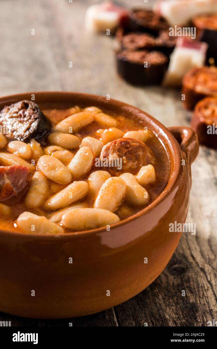 Tipico spagnolo fabada asturiana sfondo Foto Stock