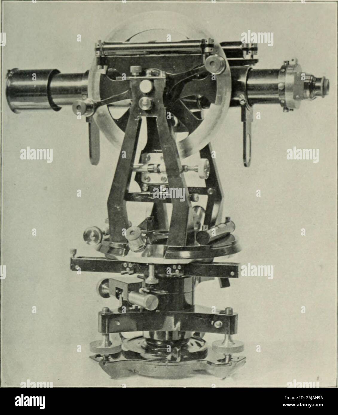Le transazioni . Hoskolds minerario e ingegneri civili Transit-Theodolite.avvistamento verso l'alto. w i tfPRO&GT; i d l 0R1I di III-M i n i ODOL1 ho io . La fio. •... Hoekolds minerario e ingegneri civili Transit-Theodolite.Vista laterale, telescopio invertito. 896 w [MPROVBD FORMA DI TRANSITO-teodolite. Fig. 6. Foto Stock
