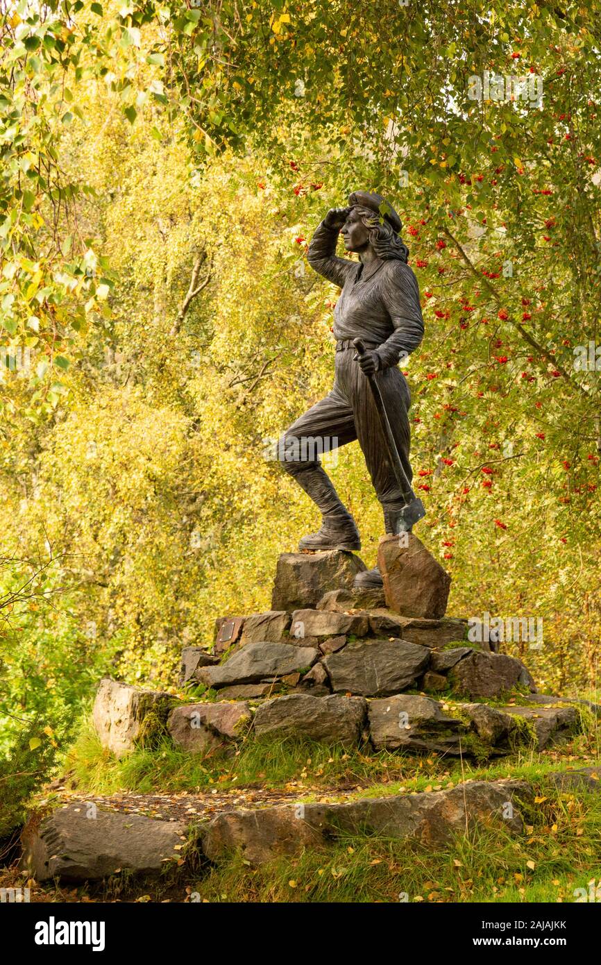 Statua Lumberjill ricordando le donne del legname Corps in WW2 in Queen Elizabeth Forest Park vicino al Lodge Visitor Center, Aberfoyle, Scozia Foto Stock