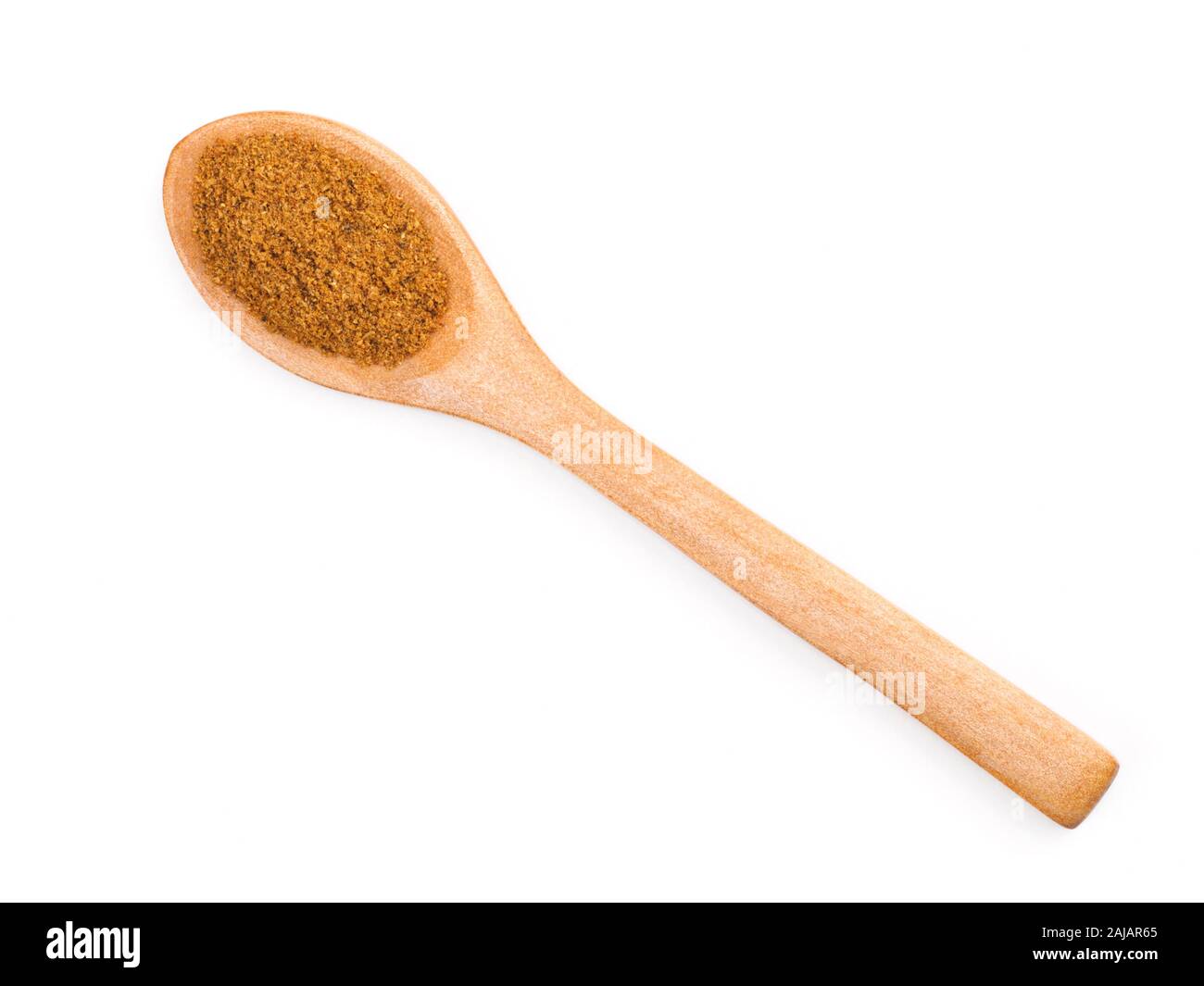 Spice masala in cucchiaio di legno bianco su sfondo isolato. Dieta e perdita di peso concept Foto Stock