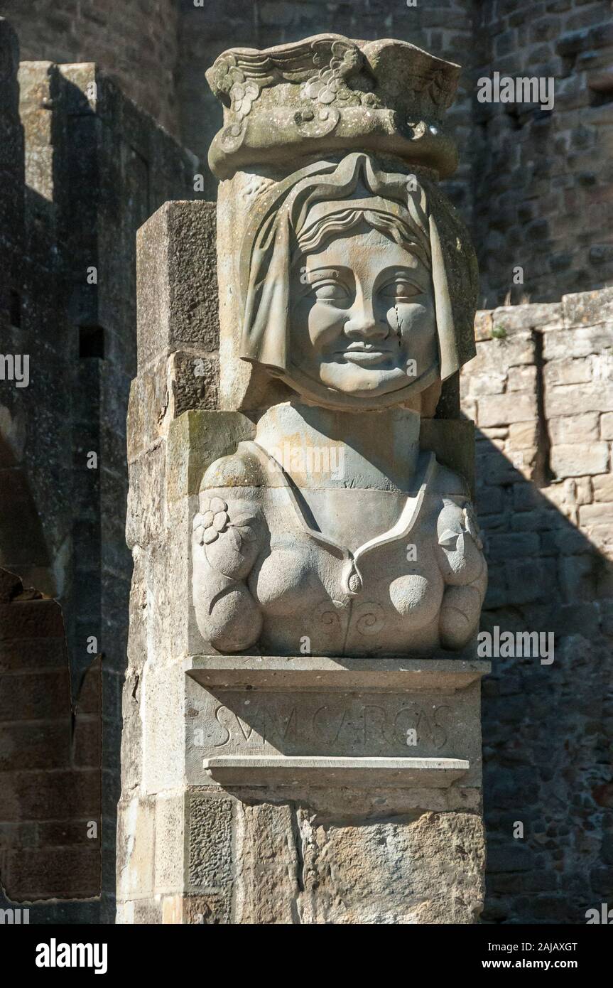 Carcassonne, Ftance - 10/17/2013: la storica statua del VIII secolo eroina a Karkas, per cui Carcassonne, Francia è denominato. Foto Stock