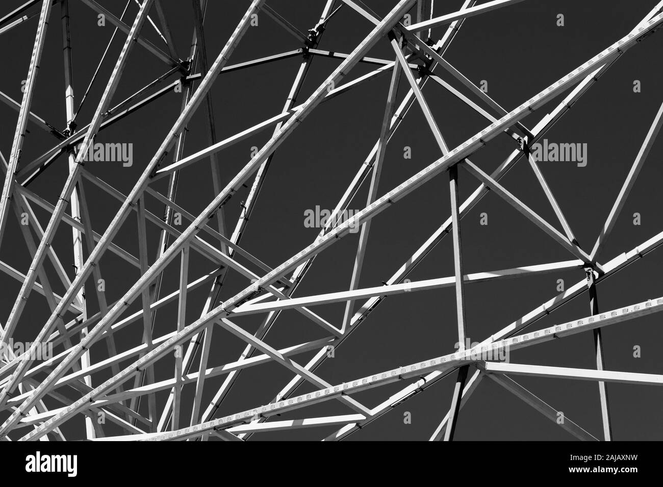 Variopinto ruota panoramica Ferris ride al fair in movimento con i modelli astratti di colori Foto Stock