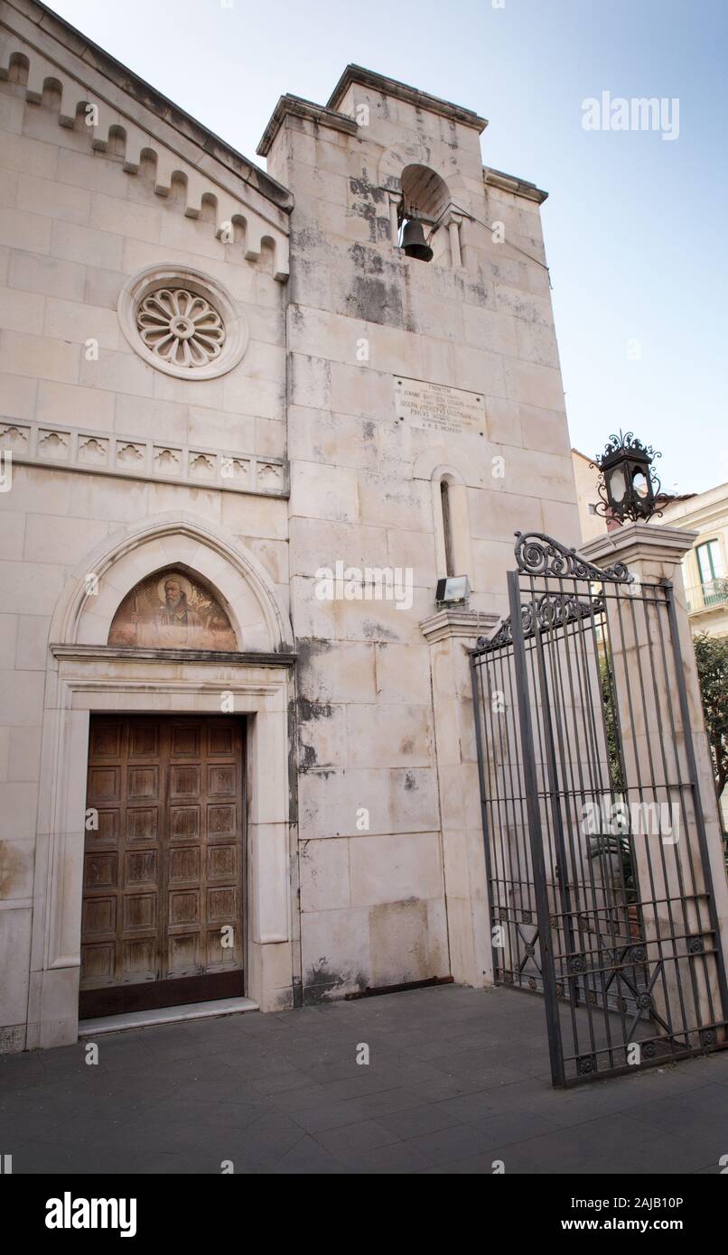 Al di fuori di un cattolico romano sulla cattedra di Sorrento in Italia Foto Stock