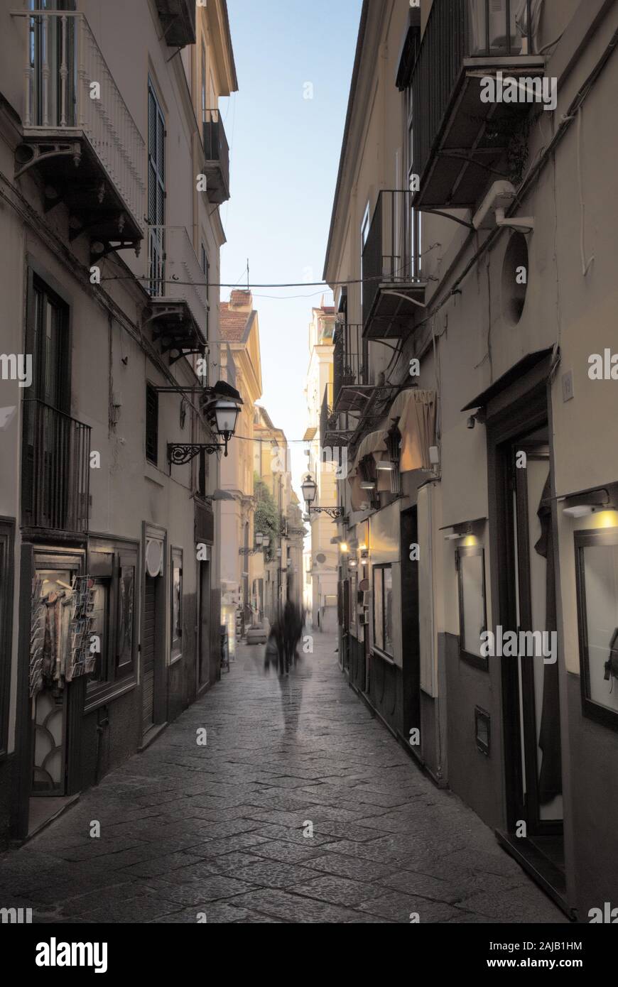 Architettura e nelle strade laterali nella città di Sorrento in Italia Foto Stock
