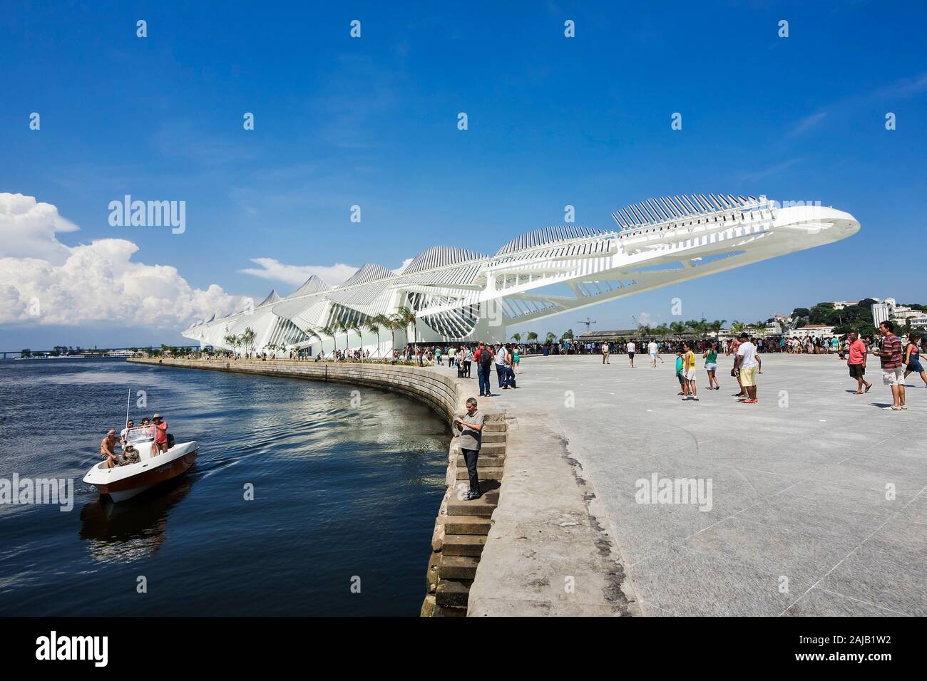 Museo di domani (Portoghese: Museu do Amanha), progettato dall'architetto spagnolo Santiago Calatrava, a Rio de Janeiro in Brasile. Foto Stock