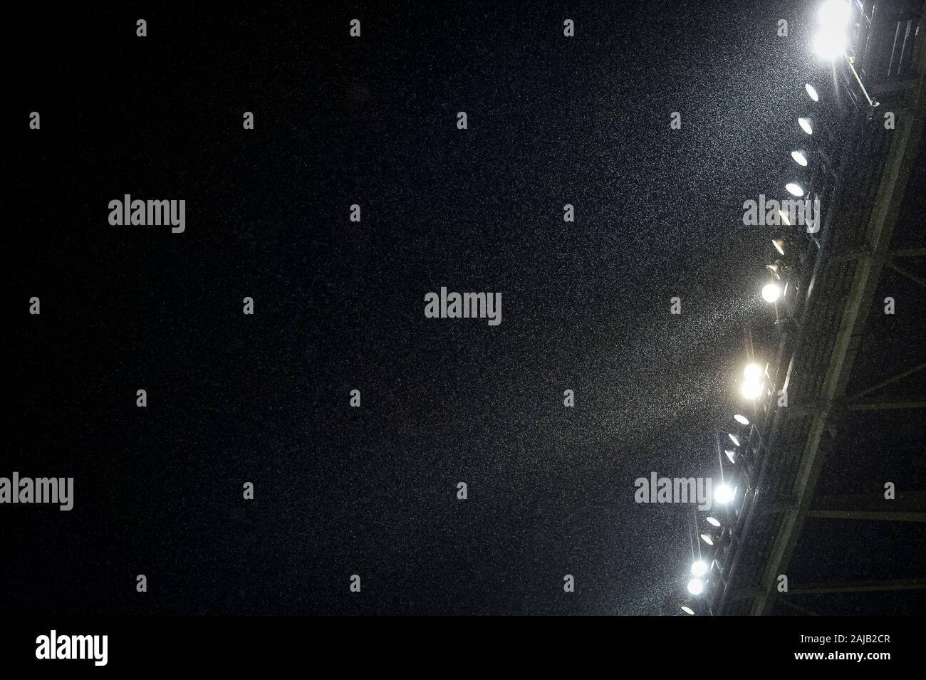 Torino, Italia - 23 November, 2019: pesante pioggia cade durante la serie di una partita di calcio tra Torino FC ed FC Internazionale. FC Internazionale ha vinto 3-0 su Torino FC. Credito: Nicolò Campo/Alamy Live News Foto Stock