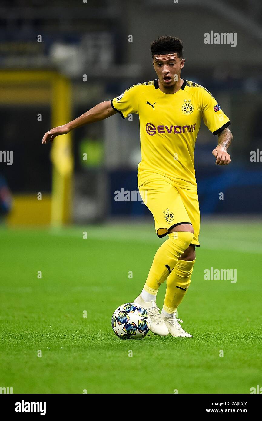 Milano, Italia - 23 October, 2019: Jadon Sancho del Borussia Dortmund in azione durante la UEFA Champions League football match tra FC Internazionale e il Borussia Dortmund. FC Internazionale ha vinto 2-0 oltre il Borussia Dortmund. Credito: Nicolò Campo/Alamy Live News Foto Stock