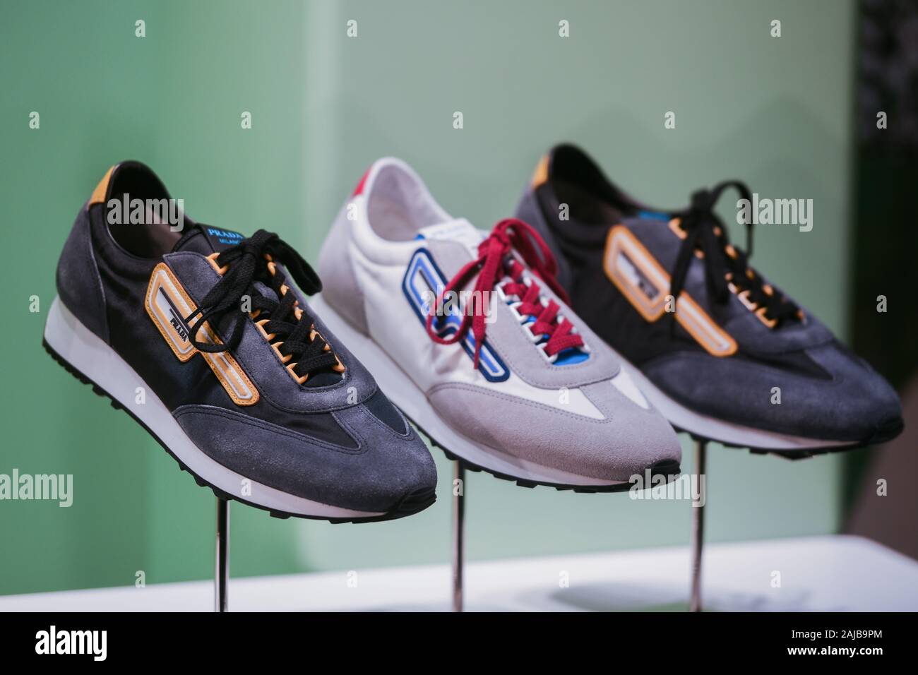 Milano, Italia - 22 Febbraio 2019: Prada Sport scarpe in un negozio a Milano  Foto stock - Alamy