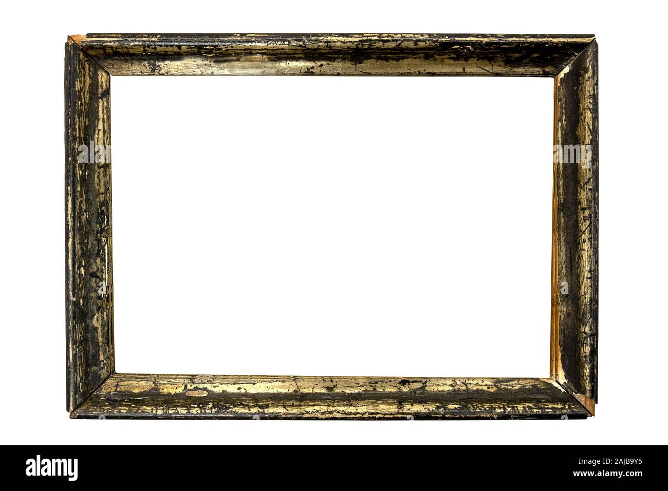 In legno antico cornice immagine precedentemente dorato, ma l'oro ha in gran parte sbiadito, isolati su sfondo bianco Foto Stock