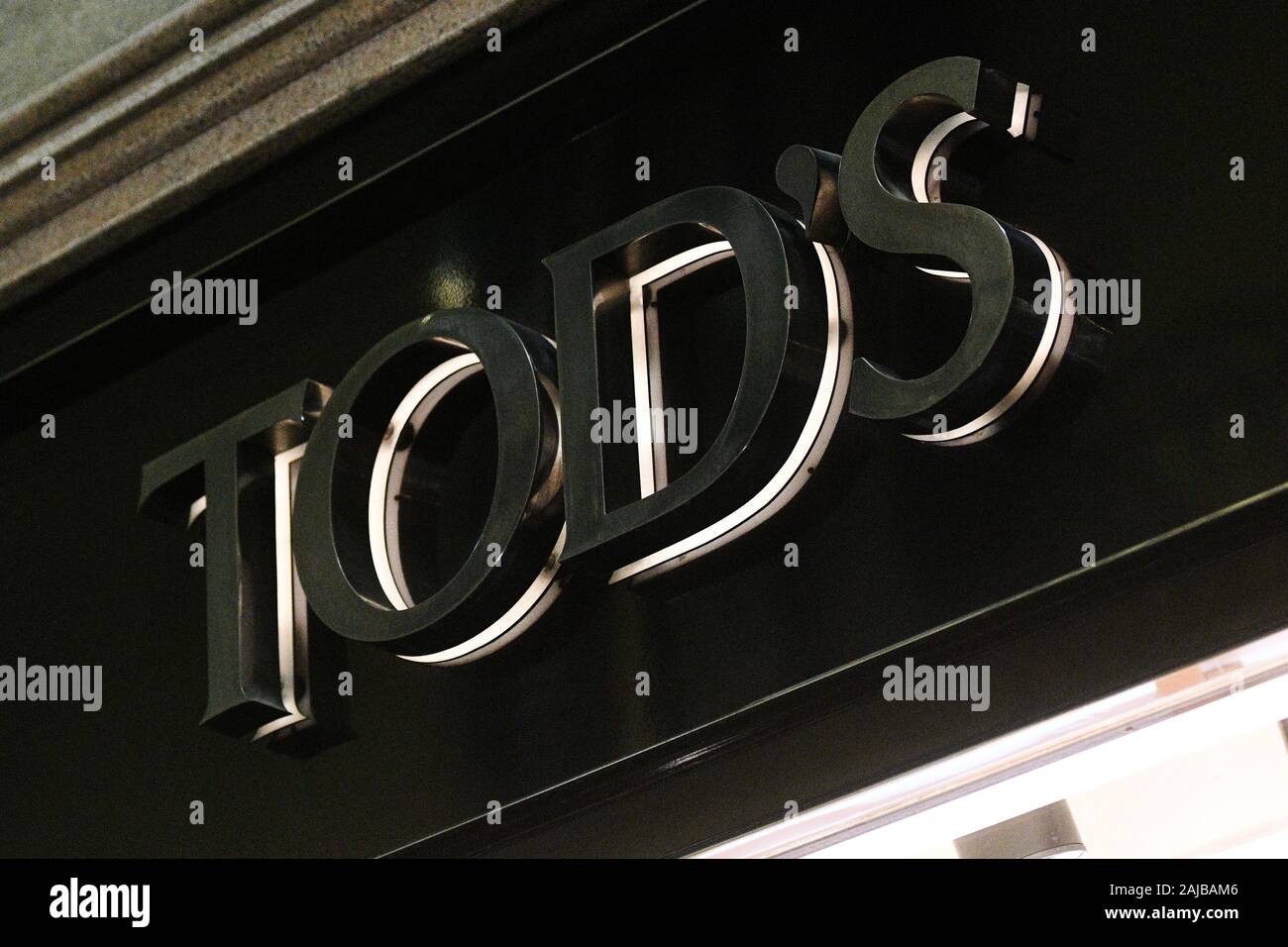 Milano, Italia - 22 Febbraio 2019: Tod's luxury store a Milano. Foto Stock