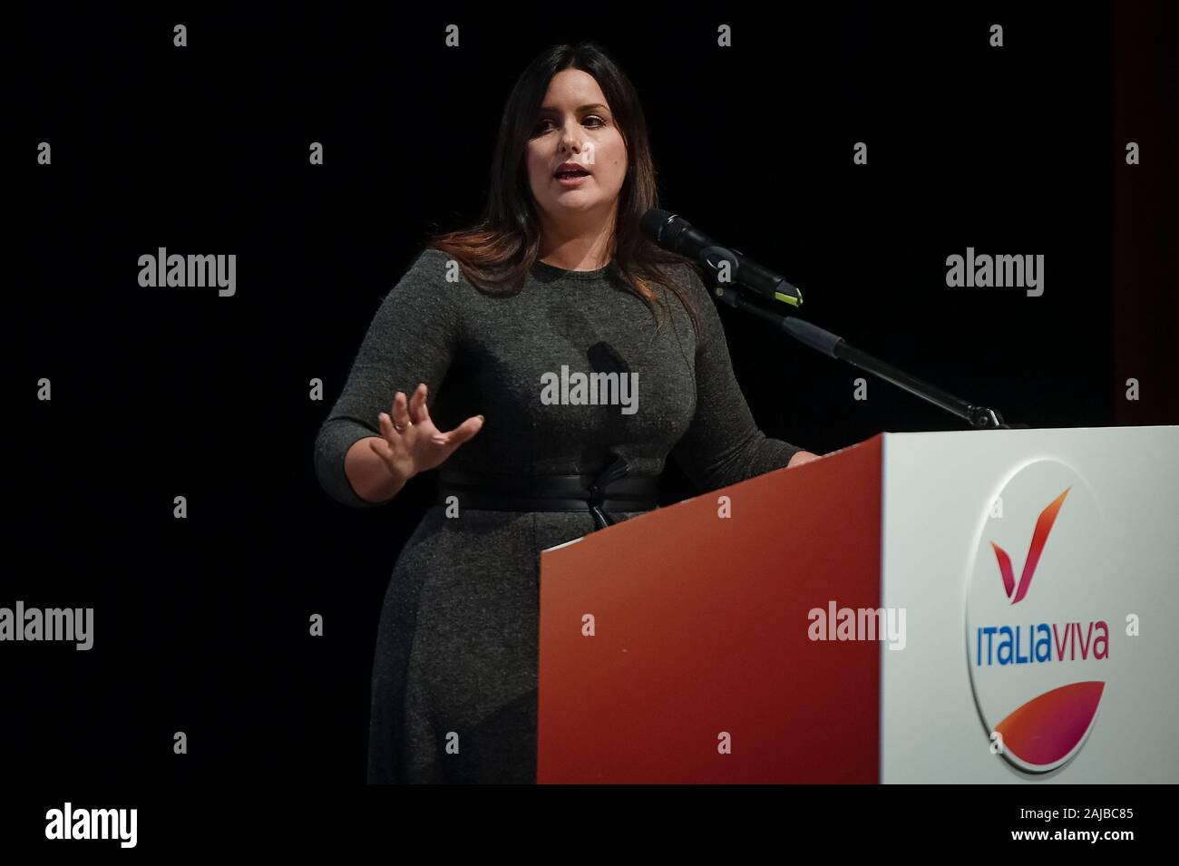 Torino, Italia - 15 November, 2019: Isabella Conti parla sul palco durante il 'shock!' incontro. 'Shock!' è un incontro organizzato dal partito politico Italia Viva per discutere di come migliorare l'economia italiana. Credito: Nicolò Campo/Alamy Live News Foto Stock