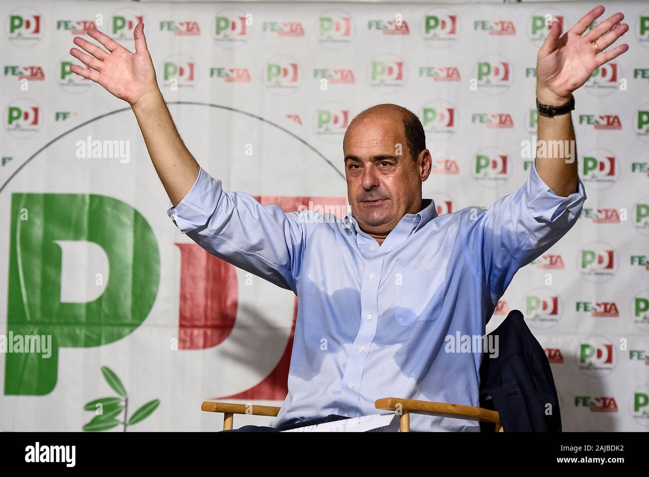 Torino, Italia - 15 September, 2019: Nicola Zingaretti saluta in Festa de l'Unità di Torino. Nicola Zingaretti è il segretario del partito democratico dal 2019. Credito: Nicolò Campo/Alamy Live News Foto Stock