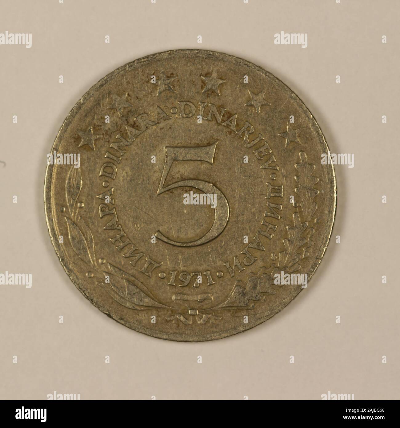 Vorderseite einer ehemaligen Jugoslawischen 5 dinari Münze Foto Stock