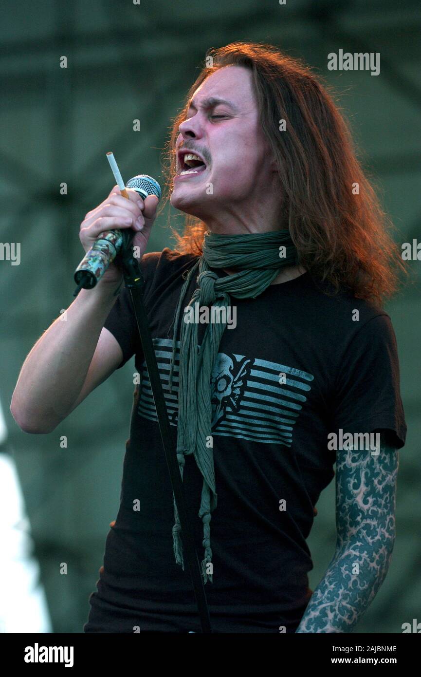 Bologna Italia, da 12-13 giugno 2004, Festival di Musica concerti live 'Flippaut Festival' all'Arena Parco Nord di Bologna : Ville Valo, cantante del gruppo finlandese di metallo gotico di lui, durante il concerto Foto Stock