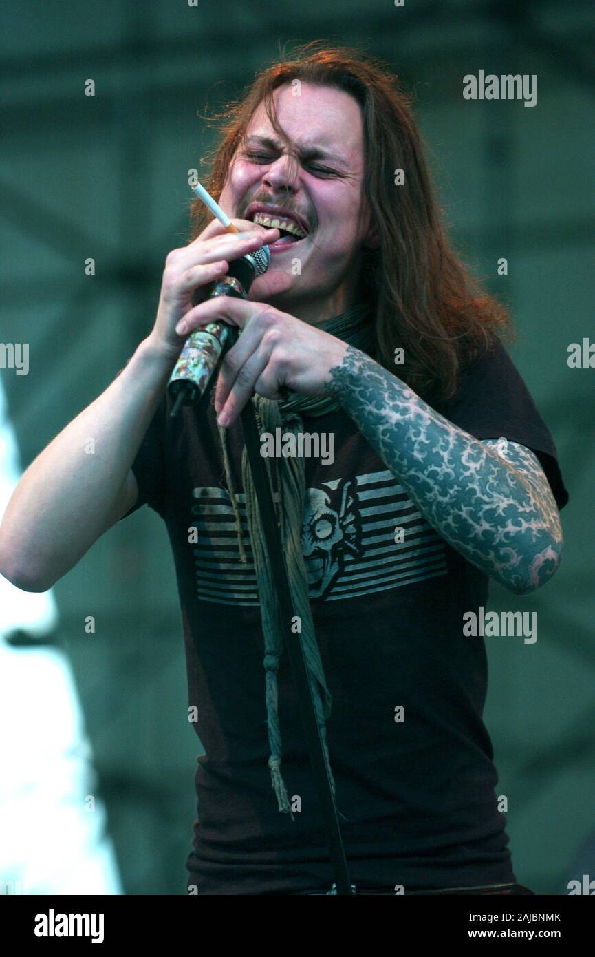 Bologna Italia, da 12-13 giugno 2004, Festival di Musica concerti live 'Flippaut Festival' all'Arena Parco Nord di Bologna : Ville Valo, cantante del gruppo finlandese di metallo gotico di lui, durante il concerto Foto Stock