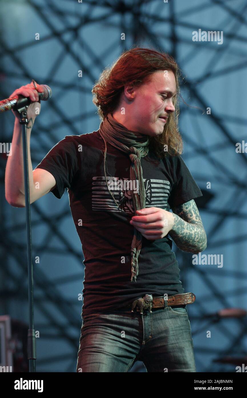 Bologna Italia, da 12-13 giugno 2004, Festival di Musica concerti live 'Flippaut Festival' all'Arena Parco Nord di Bologna : Ville Valo, cantante del gruppo finlandese di metallo gotico di lui, durante il concerto Foto Stock