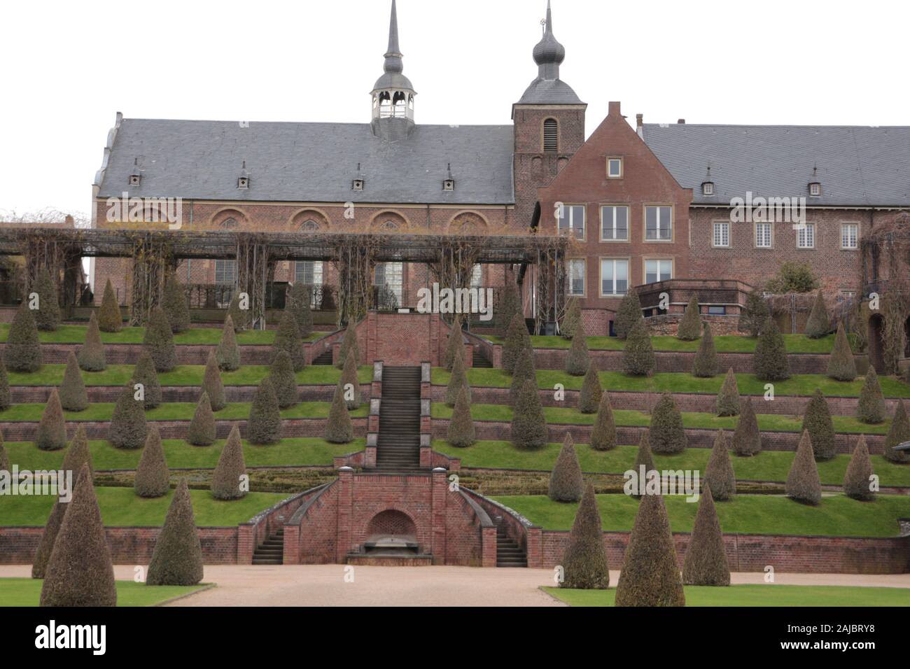 Blick auf den Terrassengarten von Kloster Kamp in Westdeutschland Foto Stock