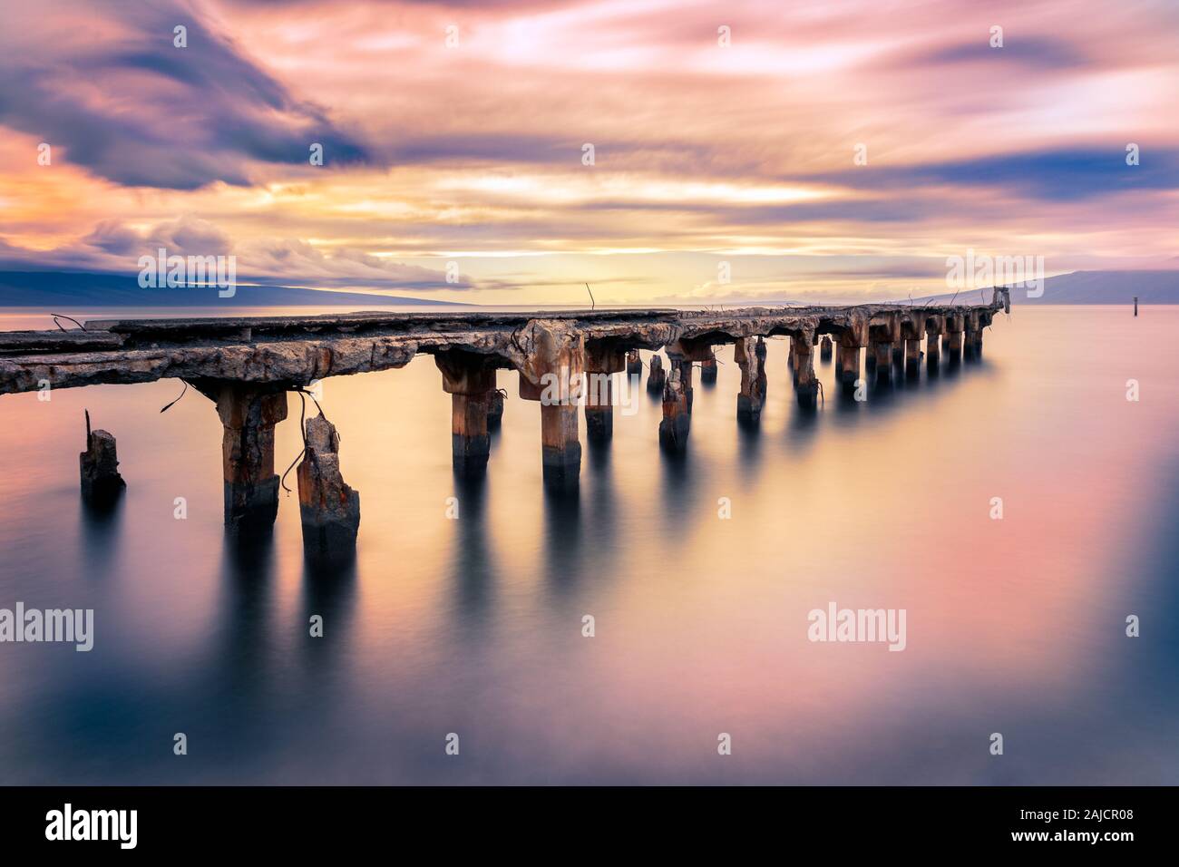 Storico Mala Wharf a ovest della costa di Maui lungo Stree anteriore in Lahaina prese con una lunga esposizione Foto Stock