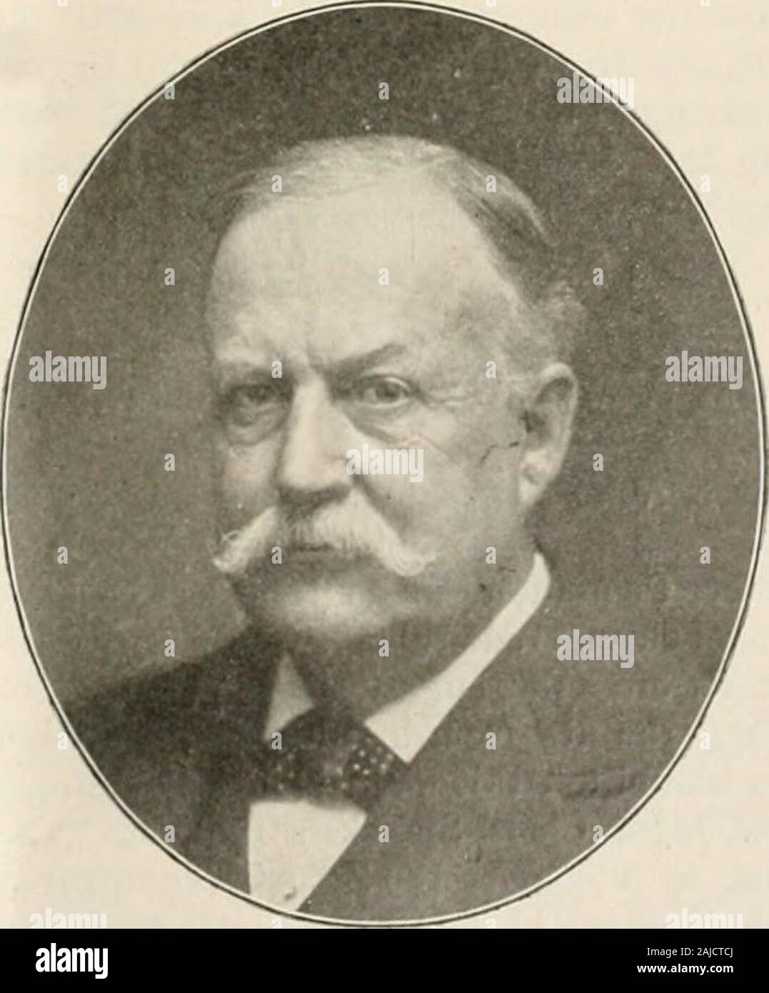 India Rubber world . in del tardo Dwight L. Moody, e che entrambi themwere cancellieri insieme a Boston quando i giovani. Il sig. Holtons firstrubber esperienza avvenne quando egli era piuttosto un ragazzo, quando hewent a lavorare per il suo zio, il sig. Fred. Holton, chi era thenwith la Hayward Rubber Co. Il suo primo lavoro è stato scrubbingthe zolfo da scarpe di gomma, e bloccando anche la vecchia-fash-ioned gumshoes puro. Nel 1854 hewent a New Yorkand ottenuto em-ployment in asmall hard rubberfactory proprietà diun uomo namedHering. Vi hemet Charles buon anno e interestedin becamefurther il futuro ofIndia-gomma. Un po più tardi egli wasabl Foto Stock