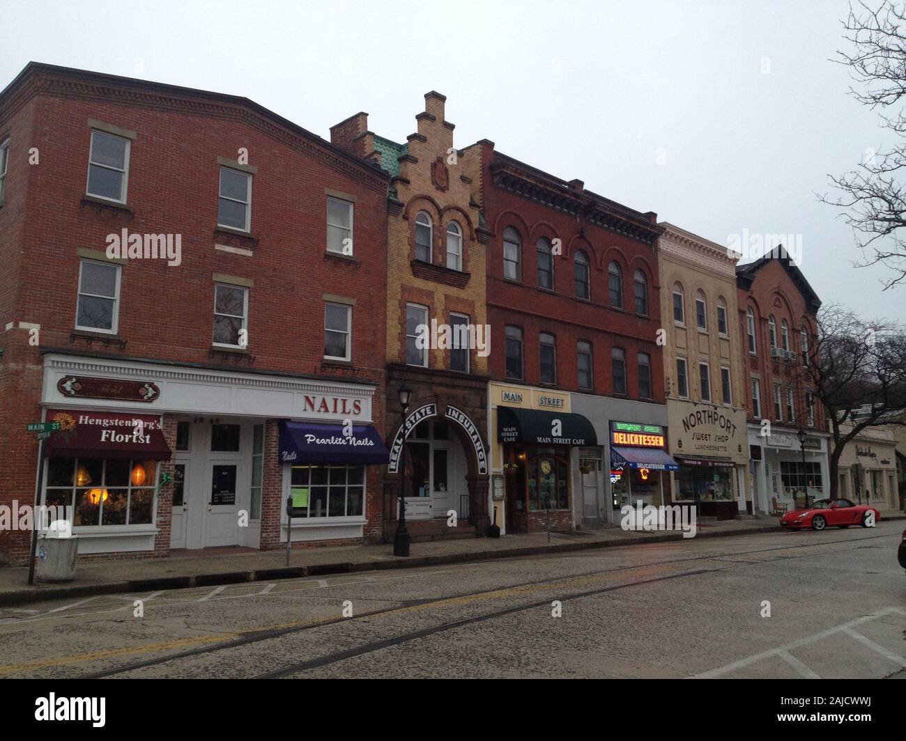 Una porzione della strada principale di Northport, Long Island, New York, un pittoresco Waterfront village. Foto Stock