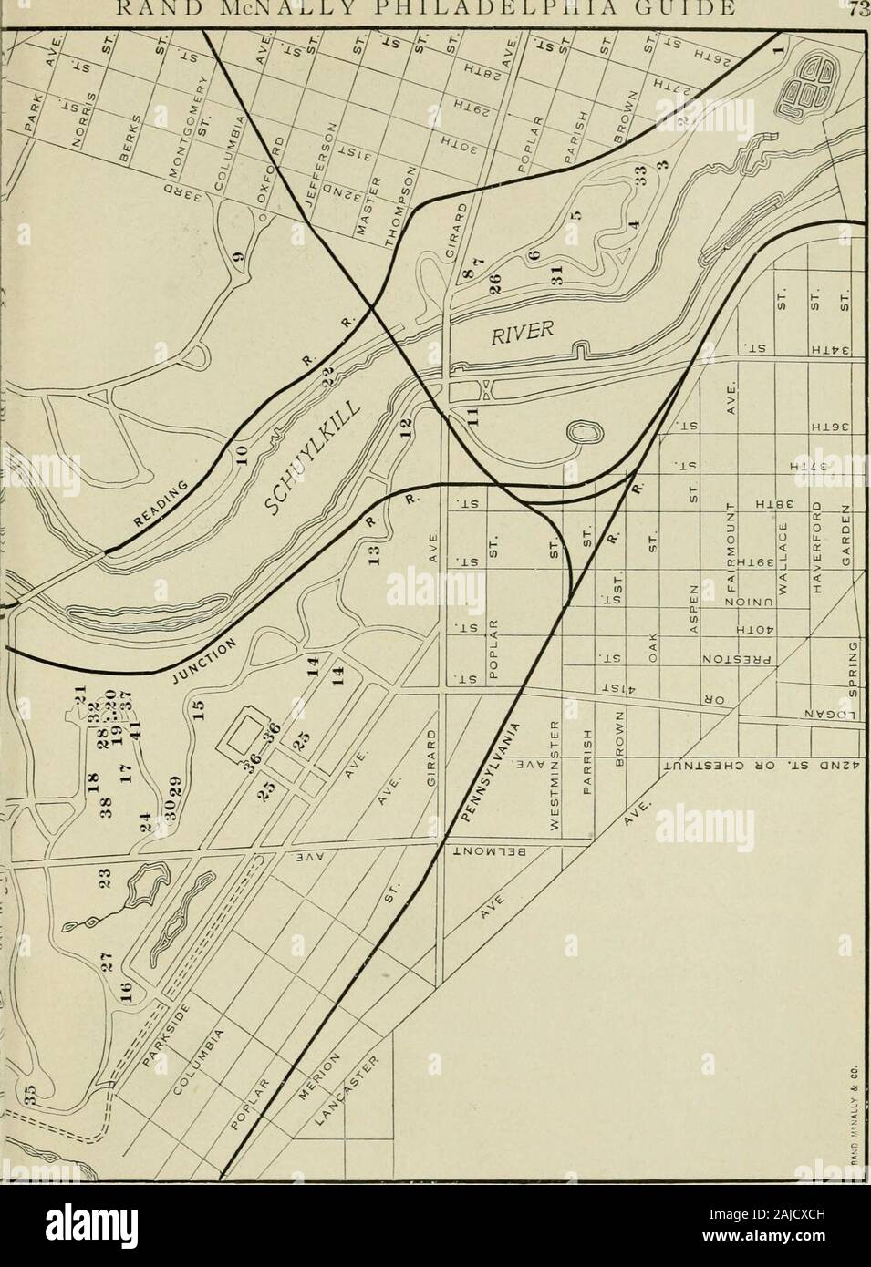 Rand McNally Philadelphia guida alla città e dintorni . 1 Washington 2 Silenus e Infant Bacchus 3 Abramo Lincoln 4 Tarn OShanter Gruppo5; i lottatori 6 Morton McMichael 7 Humboldt 8 Jeanne DArc 9 Oreste e Pylades 10 U. S. Grant 11 Leonessa morente 1 2 della Baia di Hudson Lupi 13 Età della Pietra in America 14 Smith Memorial monumenti e eterodimeri Statl 15 General Maggiore George G. A. B. Meade 16 T Cattolica 17 Schiller 18 Goethe10 Hayden 20 la libertà religiosa RAND McNALLY PHILADELPHIA GUIDA. ;:Y, Fairmount Park. t Witherspoon2 Cow Boyi Columbus 4 Anthony J. Drexel 5 Leoni Fiorentina 5 Garfield7 giganti Ca Foto Stock