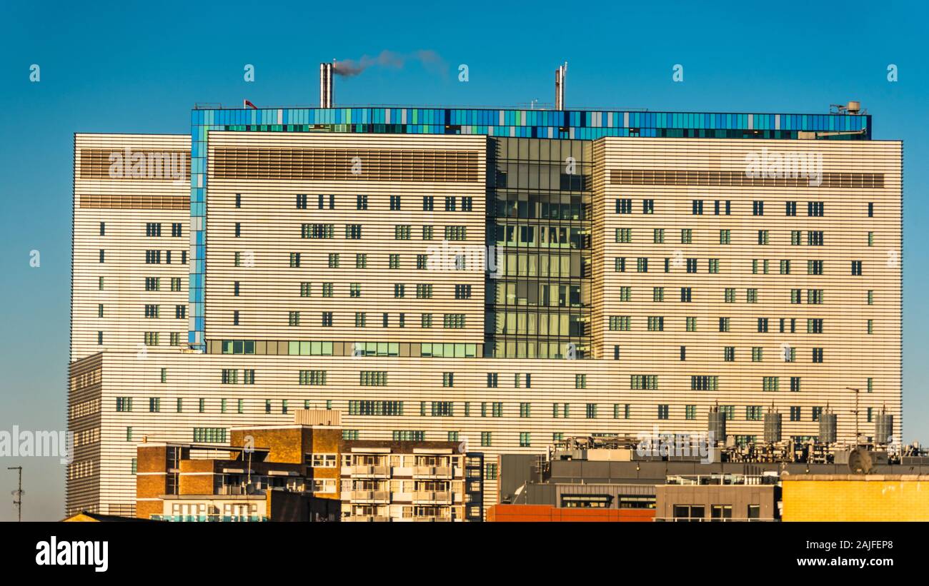 Royal Hospital di Londra in East London REGNO UNITO. Completato nel 2012 il nuovo edificio è stato progettato da Skanska & HOK architetti. Foto Stock