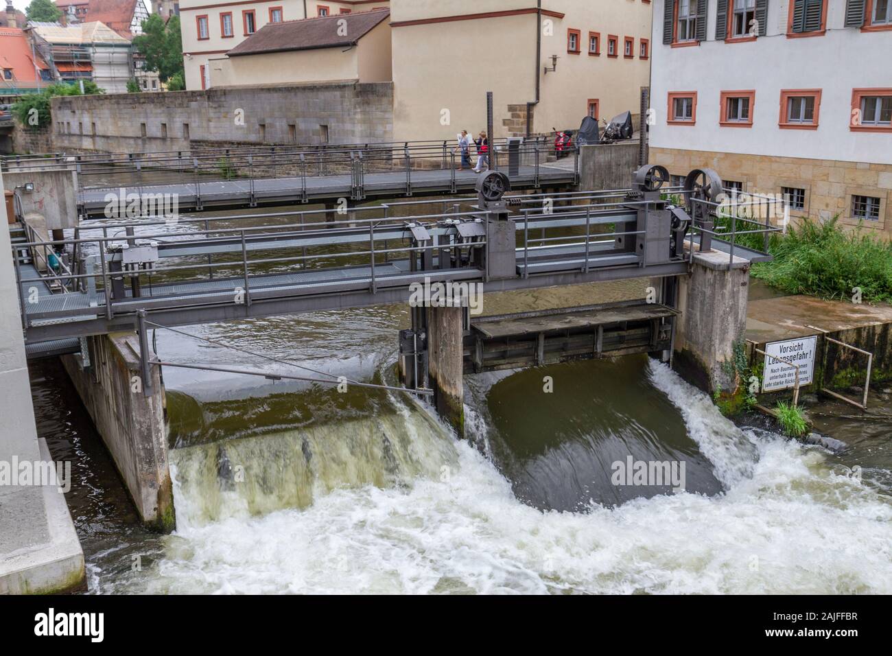 Chiuse sul Linker Regnitzarm a Bamberg, alta Franconia, Germania. Foto Stock