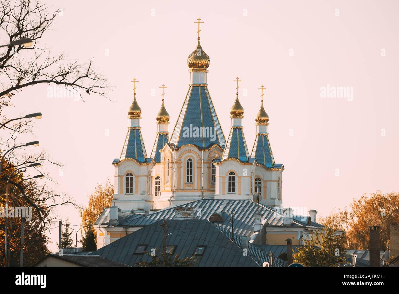 Kobryn, regione di Brest, Bielorussia. Chiesa di San Alexander Nevsky In autunno giornata di sole. Famoso punto di riferimento storico. Foto Stock