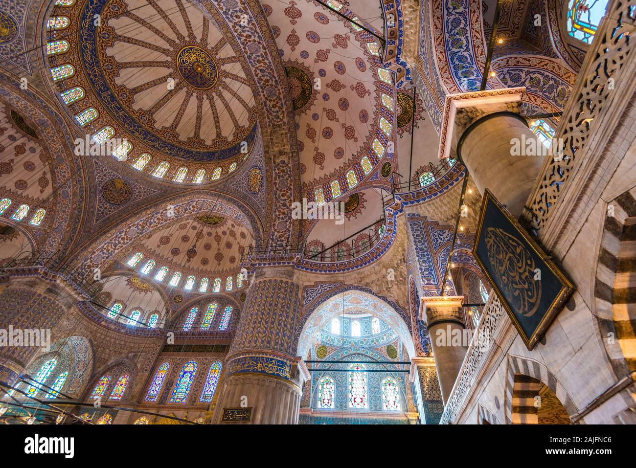 L'interno della moschea di Sultanahmet (Moschea Blu) ad Istanbul in Turchia Foto Stock