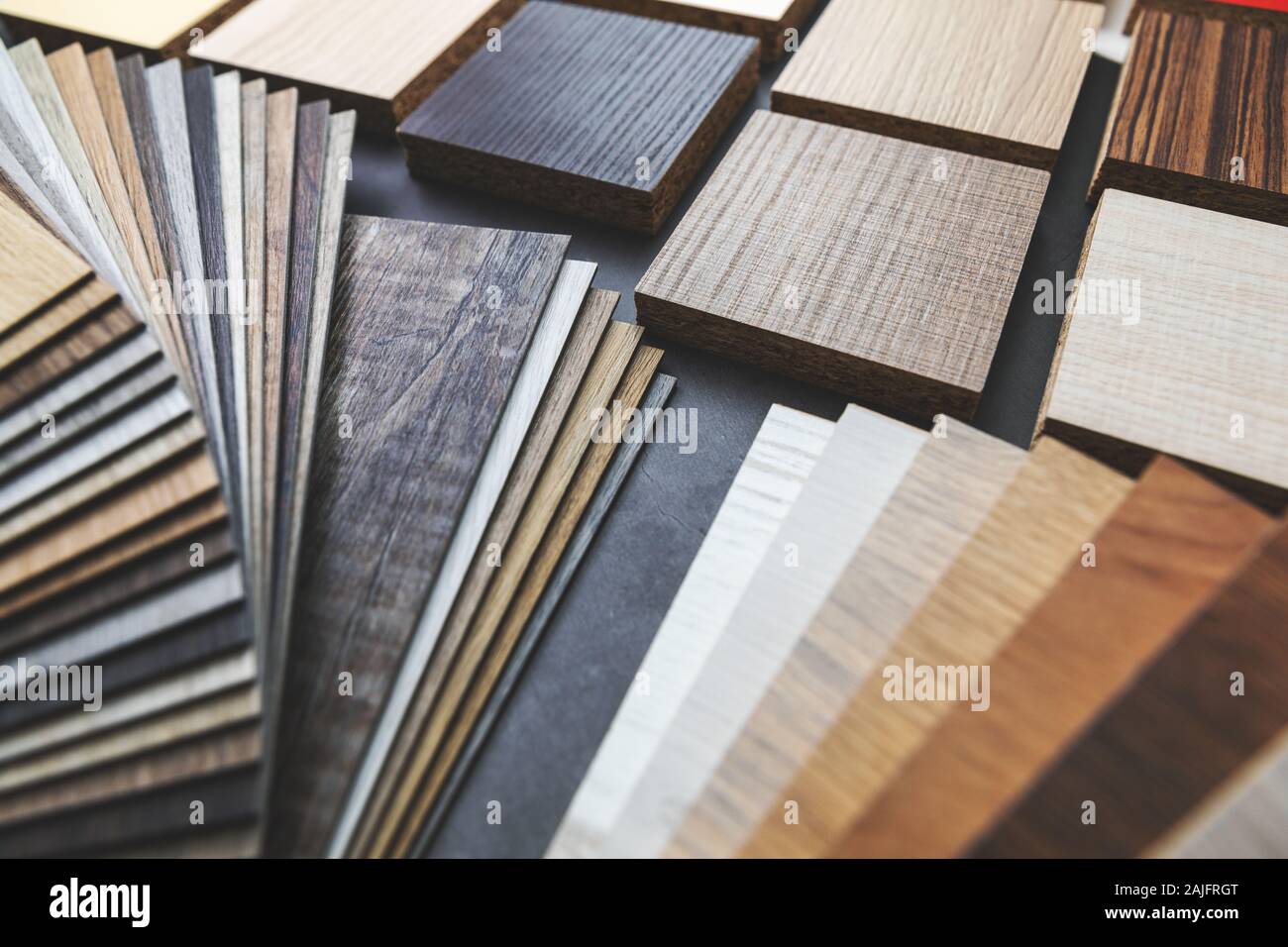 Varietà di mobilio e di materiale di pavimentazione di campioni per interior design Foto Stock