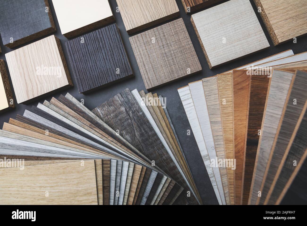 Varietà di mobilio e di materiale di pavimentazione di campioni per interior design Foto Stock