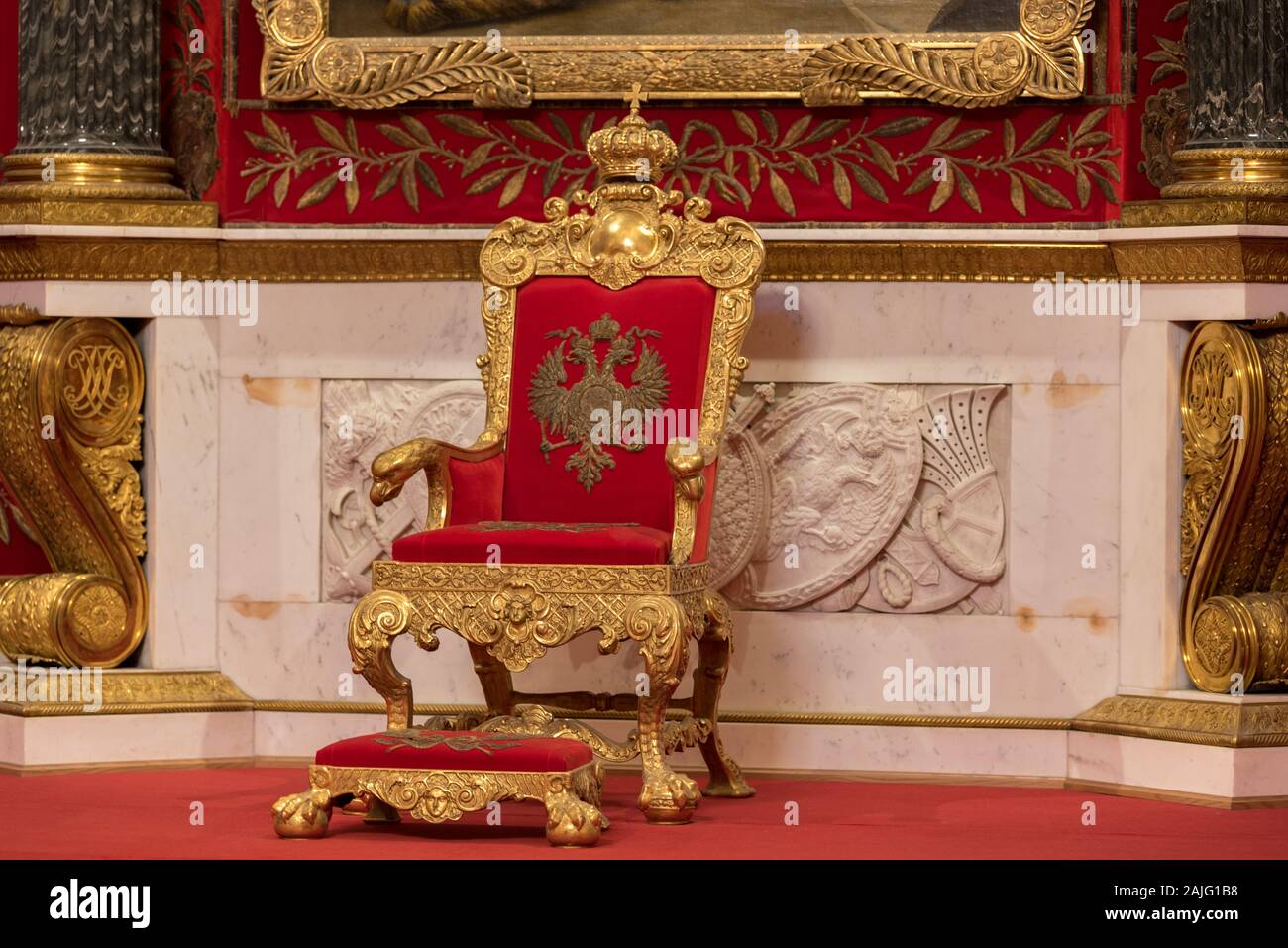 San Pietroburgo, Russia: Golden Throne dello zar, sala del trono, Pietro il Grande Memorial Hall, Museo Hermitage, Winter Palace San Pietroburgo Foto Stock