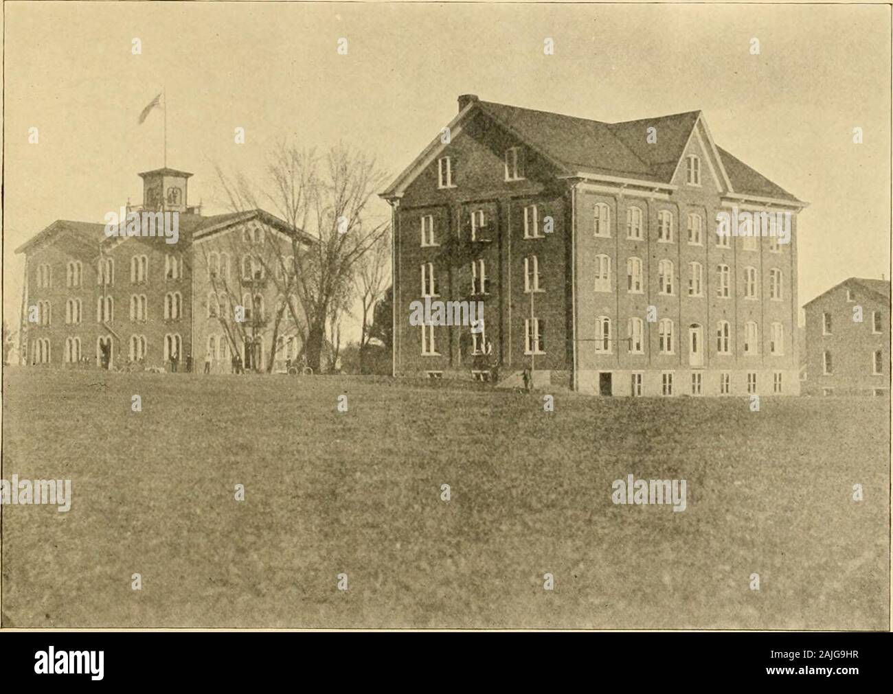 Il Lanthorn 1899 . il suo Ph. B. MEMBRI J. W. Fogli, M. D. - Northumberland Rev. A. N. Warner - Northumberland J. H. Weber, D. D. - ? Sunbury John L. Cooper - - Selinsgrove Rev. M. S. Cressman, A. M. - Lewistown J. R. Dimm, A. M . D. D - Selinsgrove G. W. Enders, D. D. - - - York *Giovanni Haas - Sunbury M. L. Wagenseller Selinsgrove Rev. M. L. Shindel, A. M. - Danville William T. Horton - - - Reedsville Ira C. Schoch, Selinsgrove Rev. I. P. Zimmerman, A. M. Sharpsburg H. Allémann, Esq. - - Selinsgrove Rev. E. A. Sharrelts, A. M. Fowlersville DeWitt Bodine - • - Hughesville William Hare - Altoona Foto Stock