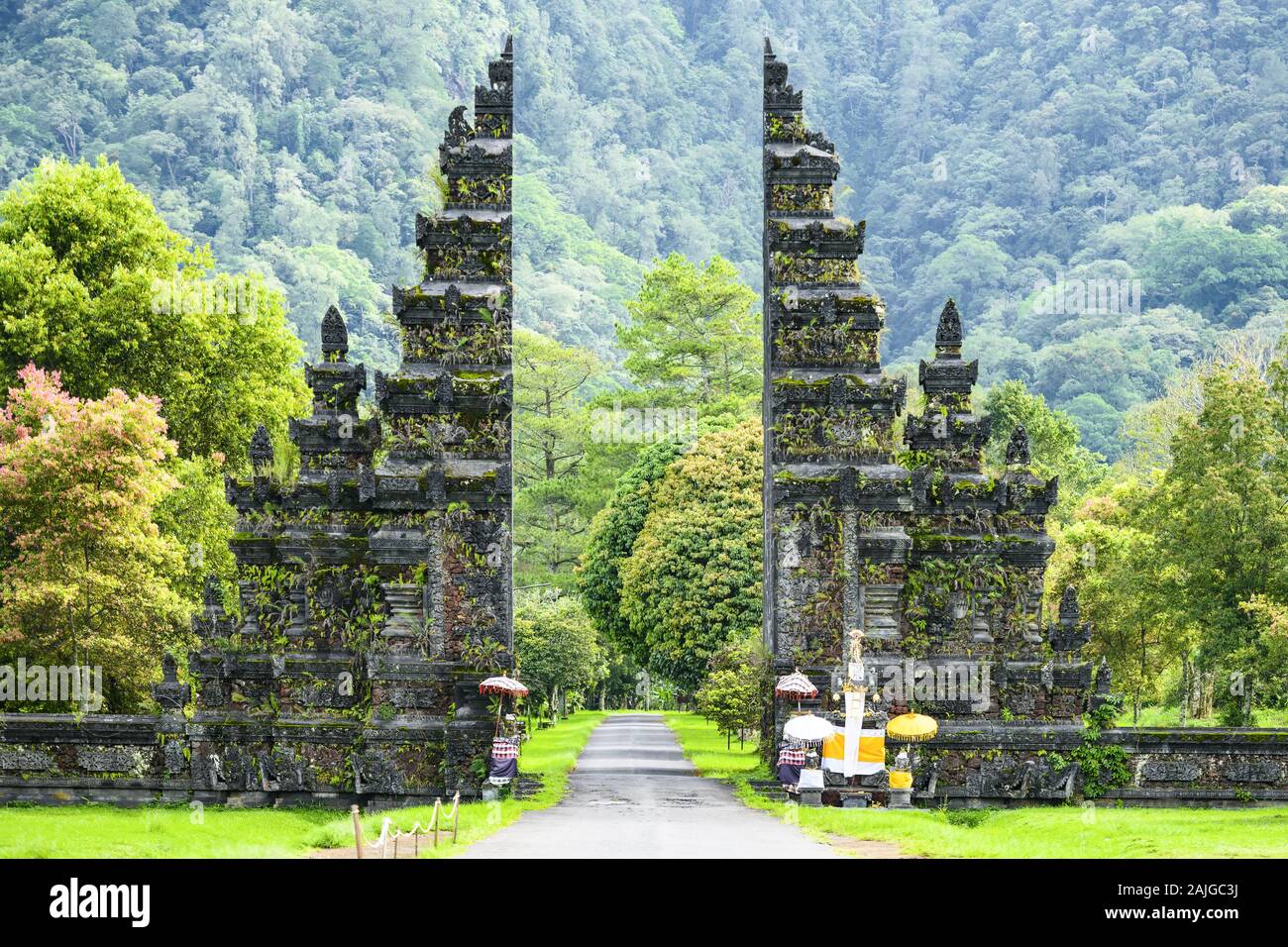 Splendida vista del Handara Gate iconica situato nel nord di Bali ...