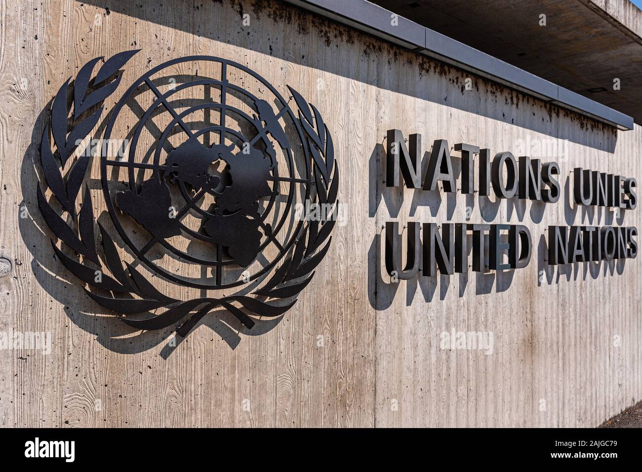 Ginevra, Svizzera - 15 Aprile 2019: Nazioni Unite segno si trova al di fuori dell'Ufficio delle Nazioni Unite a Ginevra - immagine Foto Stock
