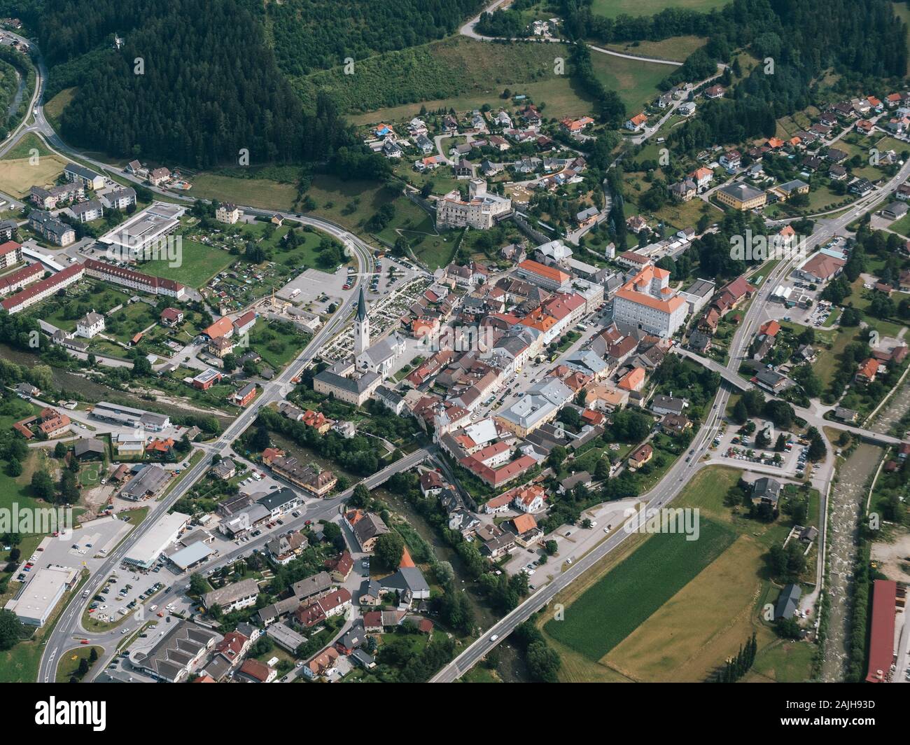 Gmuend in Carinzia, Austria - Vista aerea - Centro storico medievale e un'attrazione turistica Foto Stock