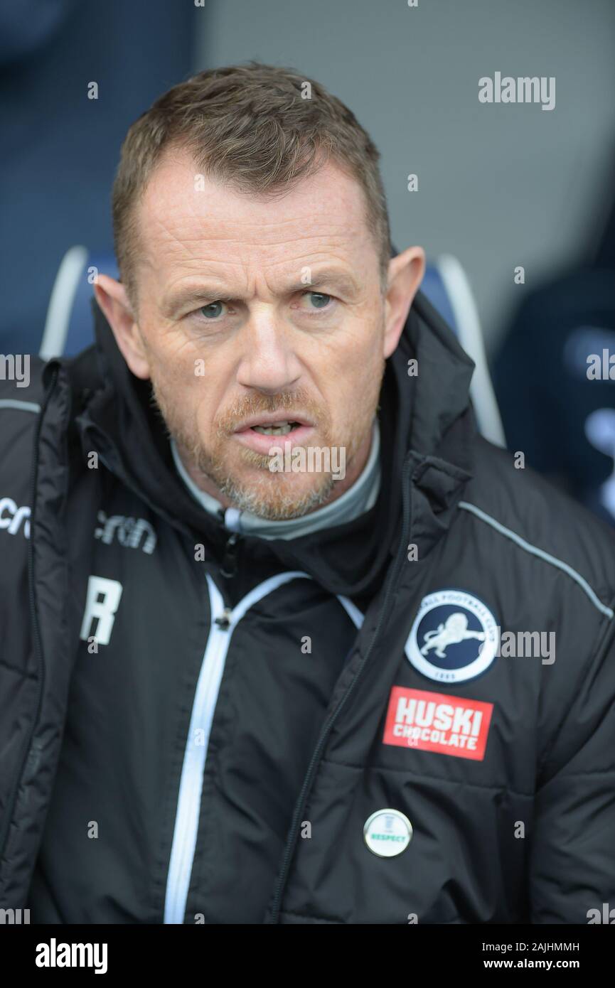 New Den, Londra, Regno Unito. 4 gennaio 2020. Gary Rowett Manager di Millwall durante il Millwall vs Newport County FA Cup terzo turno a vincolare il nuovo Den Londra 4 gennaio 2020-solo uso editoriale nessun uso non autorizzato di audio, video, dati, calendari (al di fuori dell'UE), club/campionato loghi o 'live' servizi. Online in corrispondenza uso limitato a 45 immagini (+15 in tempo extra). Non utilizzare per emulare le immagini in movimento. Nessun uso in scommesse, giochi o un singolo giocatore/club/league pubblicazioni/servizi- Credito: Martin Dalton/Alamy Live News Credito: MARTIN DALTON/Alamy Live News Foto Stock