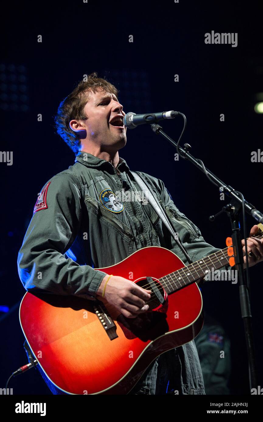 Milano, 18 marzo 2014, concerto dal vivo di James Blunt ,sbarco sulla Luna World Tour,presso il Mediolanum Forum Assago: James Blunt durante il concerto Foto Stock